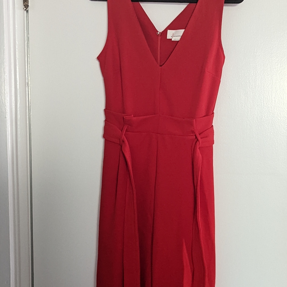 Sleeveless red jumper